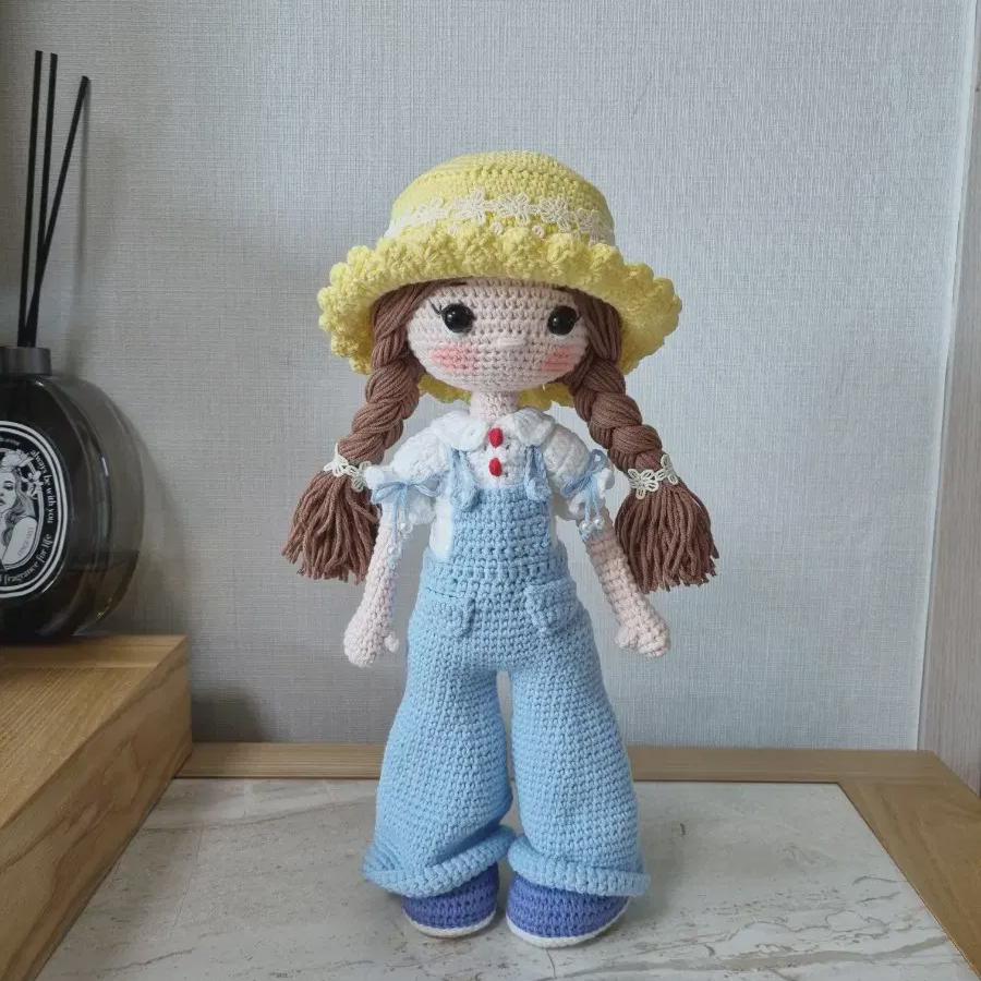Кукла-девочка, связанная вручную